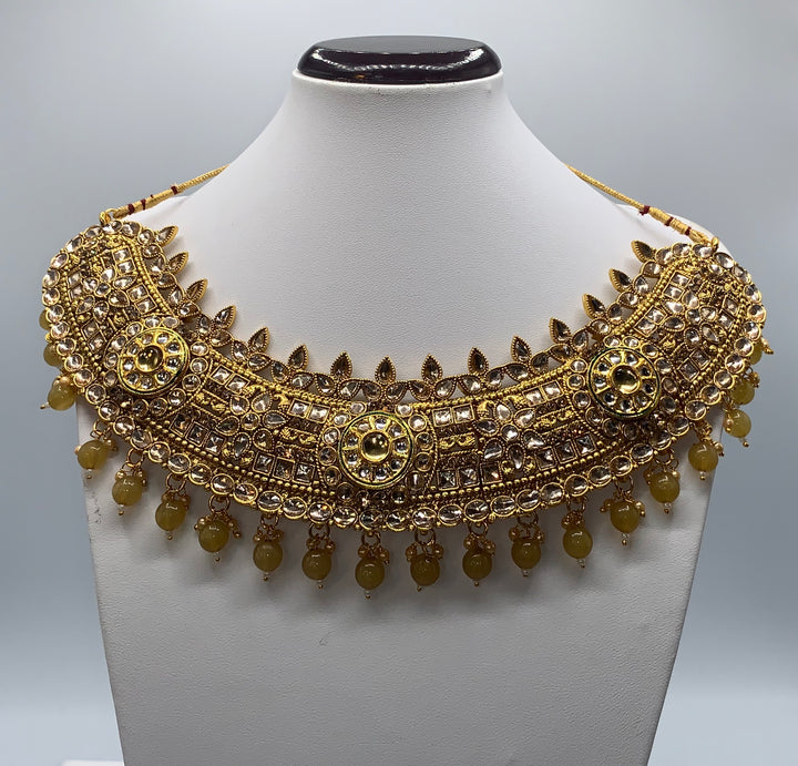 Gold plated choker style necklace adorned with polki kundan and high quality beads